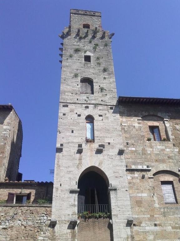 La Torre Useppi Apartment San Gimignano Bagian luar foto