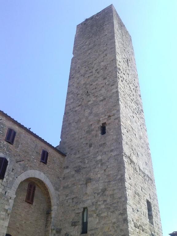 La Torre Useppi Apartment San Gimignano Bagian luar foto